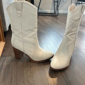 Never Worn Women's White Western Boots
